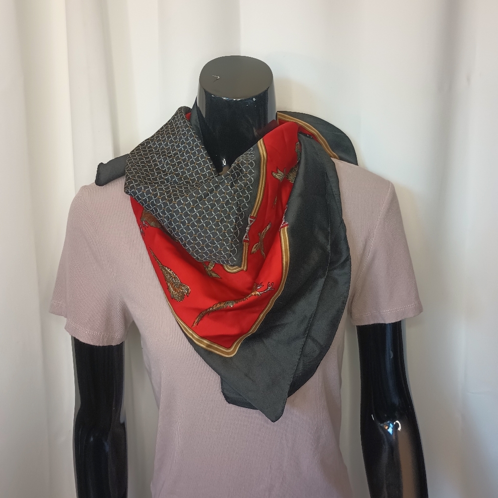 Womens Old Money Equestrian Handkerchief Scarf Feasant Bird Horsebit Chain